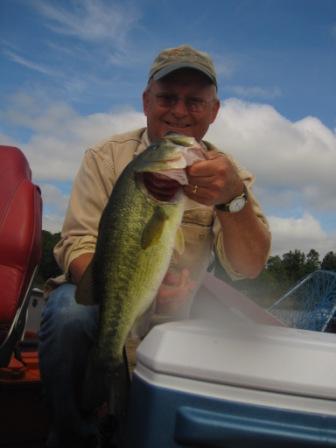 Dave Caithamer with a 19-inch bass from Benoit Lake, August 2017.